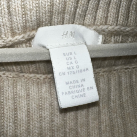 H&M Turtle Neck cropped sweater - Picture 6 of 7